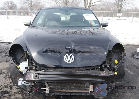 2018 Volkswagen Beetle 2.0T Dune z USA, uszkodzony, nr VIN 3VWSD7AT0JM711577